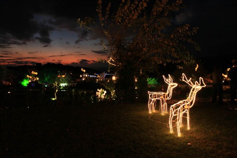 Arnaoon Christmas Village